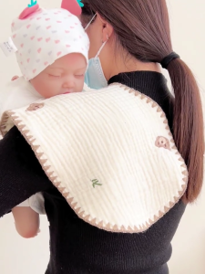 Drooling Bibs for Baby Comfortable Baby Muslin-Bib Flat Pillow Kerchief Skin Friendly Soothing Bib Nursing Mom Essential