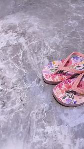 Hotmarzz Hotmarzz Womens pink wedge flip-flops high-heeled slippers non-slip suitable for outdoor wear beach shoes for summer