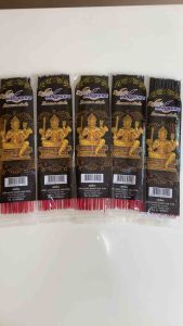 ธูปดำหอม ธูปเนื้อดำ ก้านยาว 13 นิ้ว ไหว้สิ่งศักดิ์สิทธิ์ พระพรหม พระราหู พระพิฆเนศ กลิ่นกฤษณา หอมละมุนไร้ฝุ่น ไร้สารพิษ พร้อมส่ง