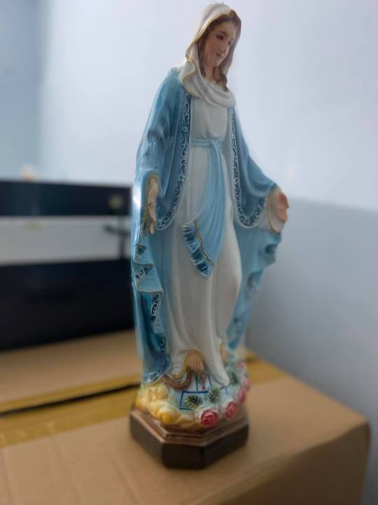 9. Đức Mẹ Ban ơn