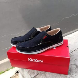 sepatu casual kickers canvas hitam 071