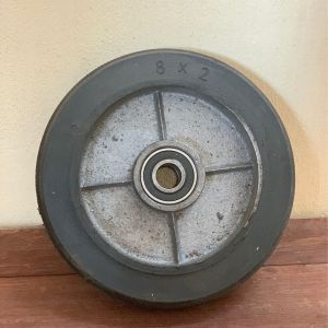 Bánh xe đẩy cao su đặc phi 200 có vòng bi