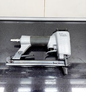 Súng bắn đinh U dùng hơi TAK-1013J