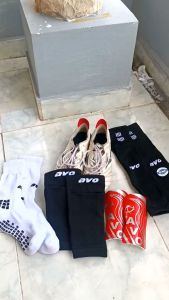 1 Paket Super Komplit Lengkap Bawahan untuk olahraga sepak bola futsal antislip dan deker lakop avo
