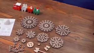 FFBH Wooden Christmas Tree Ornament DIY Snowflake Plate Christmas Decoration Detachable Self Installation Desktop Decoration K7M2P