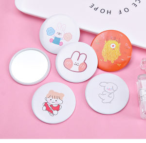 พร้อมส่งด่วน กระจกพกพา น่ารักน่าใช้ น้ําหนักเบา พกพาง่าย ลายน่ารักสดใส กระจกแบบพกพา