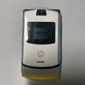Original Motorola RAZR V3 MP4 Unlocked GSM 850/900/1800/1900 Flip Mobile Phone