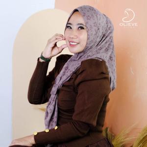 Olieve Hijabs Hudy Naomi Arunika Hijab Instan Nyaman Adem Simpel Khimar Kerudung Muslim Wanita Malay Pad Lembut Panjang Variasi Ceruty Motif Dua Sisi Bahan Jersey Knit Mamosa Desain Ped Malay