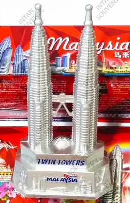 14 CM MALAYSIA SOUVENIR KLCC PETRONAS TWIN TOWER (METAL) KUALA LUMPUR / หอคอยกัวลาลัมเปอร / கோலாலம்பூர் கோபுரம / 14公分不锈钢马来西亚双峰塔