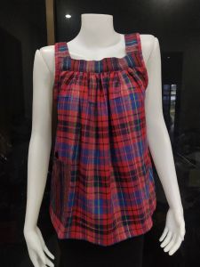 เสื้อคอกระเช้าผู้ใหญ่ ผลิตจากผ้าขาวม้า เนื้อผ้า Cotton สีสวย สีสด คุณค่าถูกต้อง