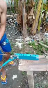 Alat penekuk besi