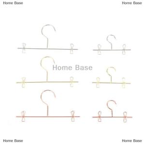 [COD] Home Base Dollhouse miniture ไม้แขวนเสื้อผ้าสำหรับตุ๊กตาตู้เสื้อผ้าเสื้อผ้าของเล่นของขวัญ