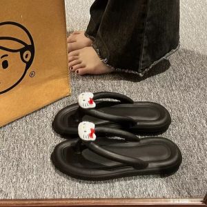 CHAOSON ป้องกันการลื่นไถล รองเท้าแตะผู้หญิงลายคิตตี้ ลำลองแบบสบายๆ พื้นรองเท้านุ่ม รองเท้าแตะสำหรับฤดูร้อน แฟชั่นสำหรับผู้หญิง แมว KT รองเท้าแตะชายหาด flip flops เสื้อผ้าแนวสตรีท