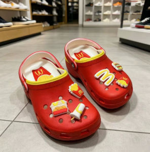 Crocs New McDonalds perforated shoes for children outdoor non-slip breathable beach shoes durable closed-toe sandals available for wholesale