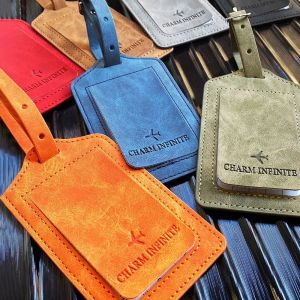 THOMA แบบพกพาได้ ที่อยู่กระเป๋าเดินทาง แท็กชื่อสัมภาระ บริการเช็คอินเครื่องบิน หนังพียู ป้ายกระเป๋าถือ แท็กกระเป๋าเดินทางเครื่องบิน อุปกรณ์เสริมการเดินทาง บอร์ดดิ้งพาส ป้ายติดกระเป๋าเดินทาง