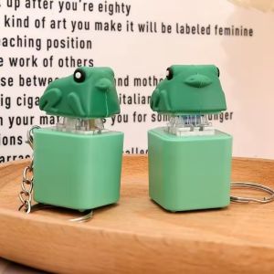 2pcs sáng tạo vịt ếch Keychain với đầy màu sắc ánh sáng ngón tay nút Clicker intersting ếch croaking căng thẳng Relief dây móc khóa