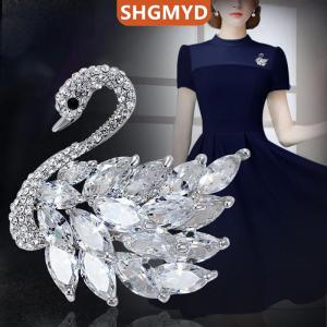 [COD] SHGMYD SPORTS เข็มกลัดคริสตัลรูปหงส์เข็มกลัดสัตว์ประดับพลอยเทียมสำหรับผู้หญิงชุดเดรสเข็มกลัดเพชรสวิสสำหรับงานเลี้ยง