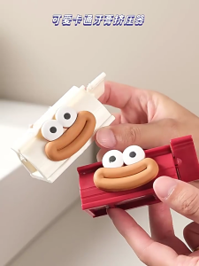 2Pcs Rolling Toothpaste Tube Squeezer for Convenient Use In Everyday Household Setting