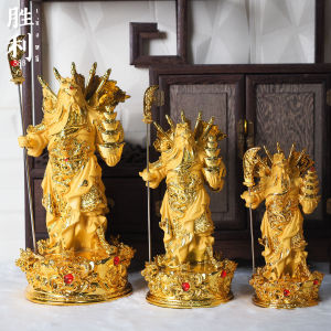 เทพเจ้ากวนอู ยืนประทับ 9 มังกร สีทองพ่นทราย 5 ธงติด ถือก้อนทอง มี 4 ขนาด 8/10/12/16 นิ้ว กวนอู