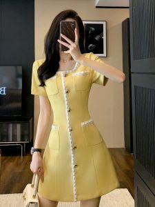 แฟชั่นแขนสั้นแสงชุดหรูหราสำหรับผู้หญิง 2025 ใหม่ความรู้สึกสูงชุดคอเหลี่ยมอารมณ์