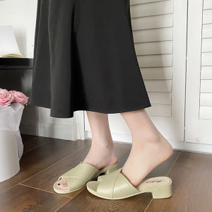 Tsion งานฮอตฮิตพร้อมส่ง รองเท้าแตะแบบสวม งานสวย สวมใส่ง่าย แมทช์ได้เข้ากับทุกชุด จะใส่ไปเที่ยวก็เก๋ จะใส่ไปทำงานก็เริ่ด พร้อมส่ง 4 สีให้เลือก ใครกำลังเล็งสีไหนอยู่ รีบจัดเลยพร้อมส่งมาก