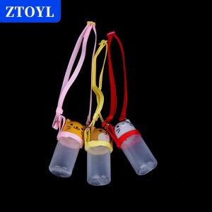 [COD] ZTOYL 1PC 1:12 dollhouse ขวดน้ำขนาดเล็กพร้อมสายคล้องตุ๊กตาอุปกรณ์เสริม