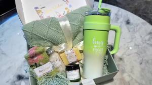 Mothers Day Gift Basket for Women - Unique Spa Self Care Gifts for Women with Green Blanket 40oz Tumbler Spa Gift Baskets for Her Birthday Get Well Mothers Day Thinking of You