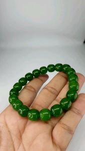 Natural Green Jade Bracelet: A Handcrafted Eco-Friendly Jewelry