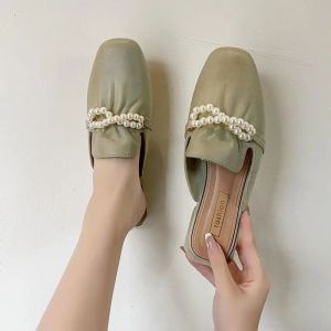 มาใหม่!!รองเท้าผู้หญิง รองเท้าแตะหญิง สไตส์เกาหลีพื้นนิ่มใส่สวยสบายเท้า รองเท้าแตะแฟชั่น หน้าโซ่ไข่มุก