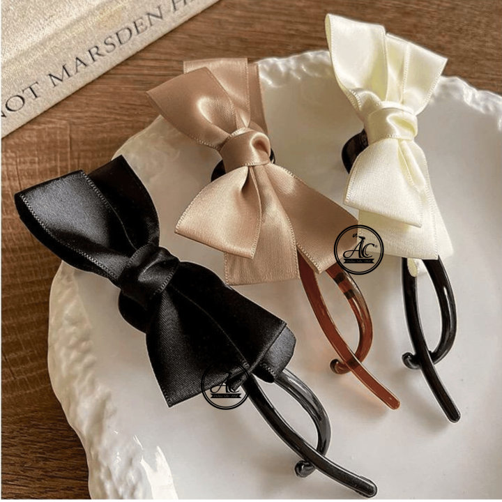 Korean%20Satin%20Bow%20Banana%20Hair%20Clip%20Elegant%20Ribbon%20Hair%20Clip%20Women%20Hair%20Accessories%20Daily%20&%20Office%20Wear%20%E9%9F%A9%E5%BC%8F%E7%BC%8E%E9%9D%A2%E8%9D%B4%E8%9D%B6%E7%BB%93%E9%A6%99%E8%95%89%E5%A4%B9%E4%BC%98%E9%9B%85%E5%8F%91%E9%A5%B0%E5%A5%B3%E5%A3%AB%E5%8F%91%E5%A4%B9%20-%20Image%204