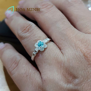 Nhẫn bạc size mini size 4 5 lên kiểu hoa mai 6 cánh tròn đính đá bọc viên chủ đá màu xanh lá xanh dương os16803F Hoa Minh Gem