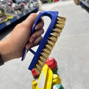 แปรงทองเหลือง ขนาด 3*6 นิ้ว แปรงทองเหลืองขัดพื้น ด้ามจับพลาสติก ทรงเตารีด จับถนัดมือ