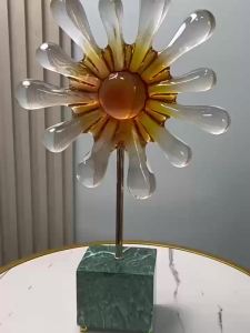 Sacesr Resin Handicrafts Transparent Colored Gradient Sunflowers Sun Statue Decorative Figurines Home Decoration Accessories Z4K2H