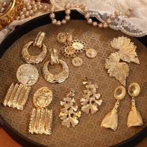 DFDGFED Retro Relievo Gold Earrings Ear Studs Trendy Pearl Flower Stud Earrings Trendy Metal Ginkgo Leaf Earrings Studs