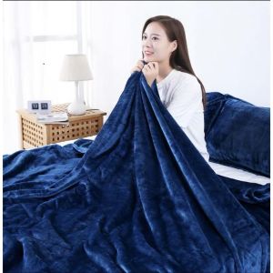 Selimut Bulu Halus Ukuran 150x200 Motif Dewasa Polos Warna Biru Tua Elegan Tebal Murah Berkualitas