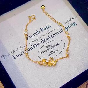 Gold Shop with Diamond Flower-De-Luce Stud Earrings Bracelet and Necklace Set   New Versatile Fashion Womens Suit