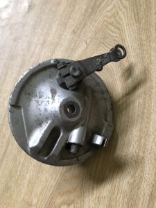 MÁ ĐÙM TRƯỚC-NẮP MAY Ơ BÁT PHANH CŨ CHO HONDA NHẬT CÚP 81 82 DD GẮN ZIN KHÔNG CHẾ CHÁO THEO XE SẢN PHẨM ZIN HÃNG