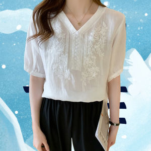 KDAShop ได้อี๊กกกพี่ขาา เสื้อคอวีสไตล์เกาหลี ดีไซน์หวานซ่อนเปรี้ยว แต่งลายดอกไม้ ใส่ทำงานก็ได้ ใส่เที่ยวก็ปังเออเริ่ดดด