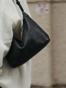 Classic bag made of genuine vegetable-tanned cowhide hobo Versatile niche casual shoulder and crossbody commuter bag simple dumpling style