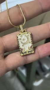 Womens vintage picture frame necklace romantic and light luxury cherry blossom pendant elegant and versatile collarbone chain accessory
