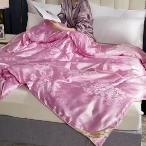 Perfect 100% Natural Mulberry Silk Four Seasons Blanket Pure Cotton Skin-Friendly Comfortable and Warm High-End Perfect Quilt