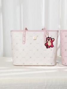 กระเป๋าจุของได้มากผู้หญิงแบบสะพายพาดลำตัวทำจาก PVC สายคล้องไหล่ถอดออกได้ได้ชุดหมีสตอเบอร์รี่แท้จากดิสนีย์