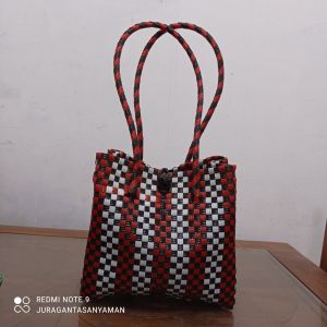 Tas Anyaman Jali Warna Kombinasi Merah Putih Hitam Wanita Motif Delisa by Juragan Tas Anyaman