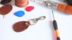 Handmade PU Leather Holder for Airtag Keychain Full Coverage Case Cover Full Coverage Protectors for Air Tag
