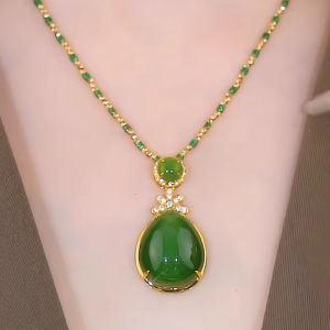Womens green stone necklace in the shape of a teardrop. Short neck gold plated looks luxurious and fashionable.