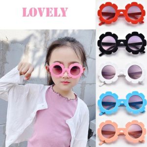 Kính mắt thời trang hình bông hoa cute cho bé từ 2 đến 9 tuổi đi nắng chống bui chống tia UV400- mã T1380