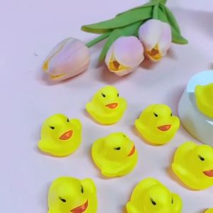 Mainan Itik Mandi 捏捏叫小黄鸭洗澡玩具 Bath Duck BIBI声小黄鸭可捏发声洗澡玩具 Cute Yellow Duck Squeaky Sound Toy Kids Baby