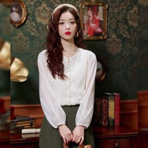 Ammin เสื้อแฟชั่นสไตล์นีโอจีนเสื้อชีฟองปักแขนยาวเสื้อยืดคอกลมสำหรับผู้หญิงความรู้สึกสูงหลวมเข้าได้กับทุกชุดเสื้อชีฟองปักลายแขนโคมไฟ