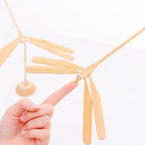 HCHC MALL Đồ chơi cân bằng Mới lạ Tự làm Trẻ Mới Biết Đi Bên Giáo Dục Phụ kiện bay Đồ chơi tương tác Chuồn chuồn tre cân bằng Mô hình trưng bà học Đồ chơi chuồn chuồn thăng bằng Đồ chơi mũi tên bay bằng gỗ