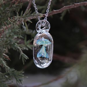 BEAUTYLADIES เหมือนในฝัน สร้อยคอแมงกะพรุนแก้ว สีเคลือบ เครื่องประดับอัญมณีอัญมณี สร้อยคอสไตล์มหาสมุทร สร้างสรรค์และสร้างสรรค์ งานทำมือ จี้สร้อยคอรูปแมงกะพรุนฟอง สาวๆ